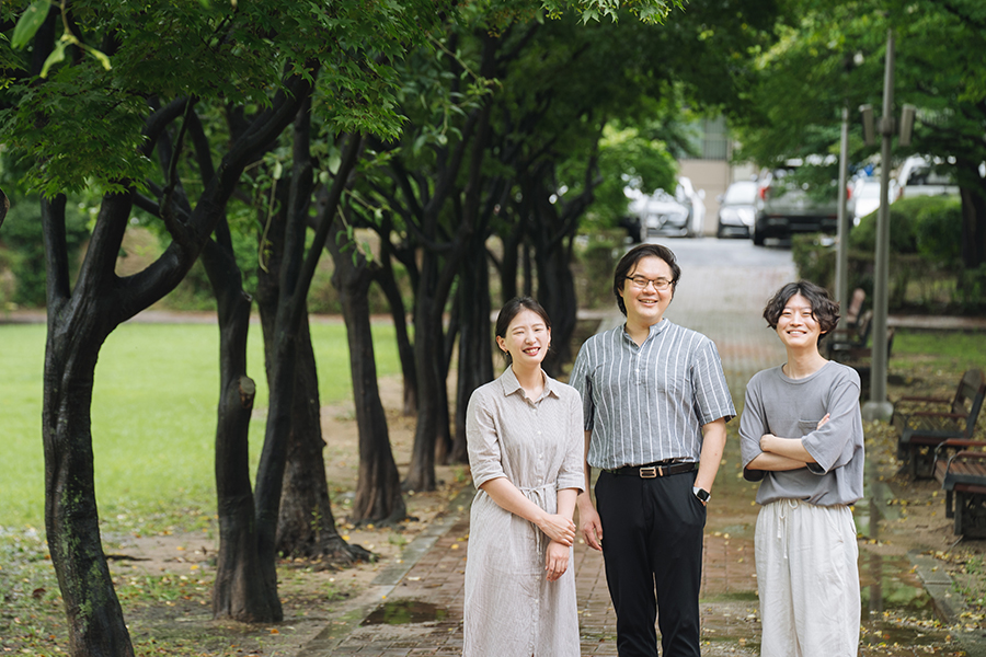 이종환 교수(사진 가운데)와 강영인(왼쪽), 이유빈 학생. 