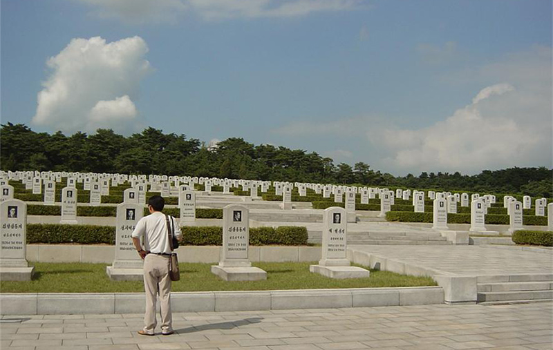 애국열사릉 전경 (2003, 정재정 제공)