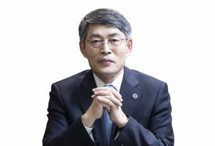 The 9th Chancellor, Dr. Yun Hi Won Photo